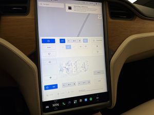 Tesla Model X bild 23