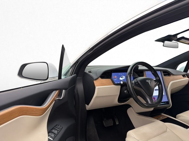 Tesla Model X bild 13