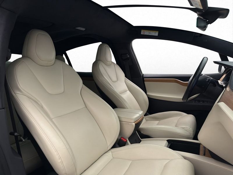 Tesla Model X bild 32