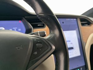 Tesla Model X bild 20
