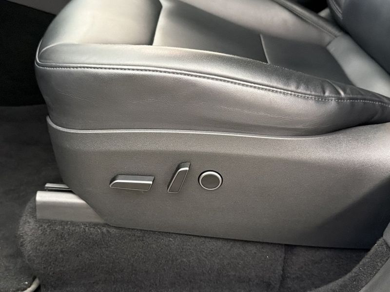 Tesla Model Y bild 24