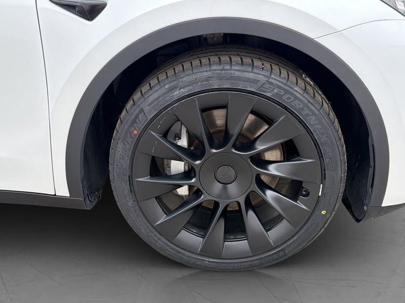 Tesla Model Y bild 14
