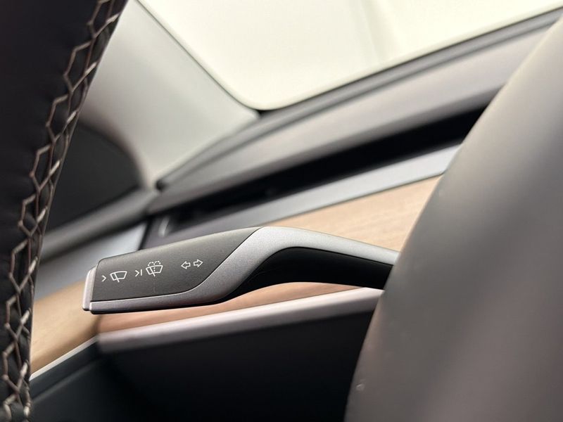 Tesla Model Y bild 34