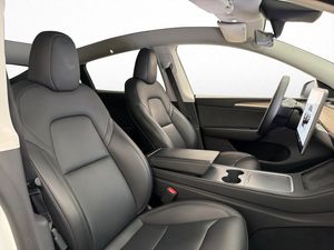 Tesla Model Y bild 15