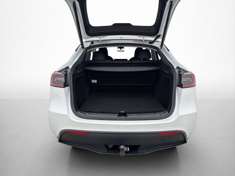 Tesla Model Y bild 18