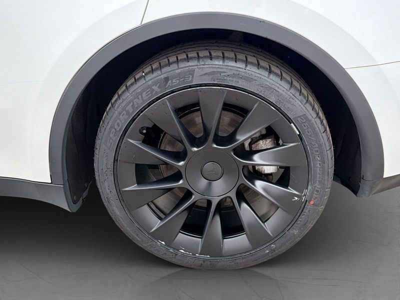 Tesla Model Y bild 12