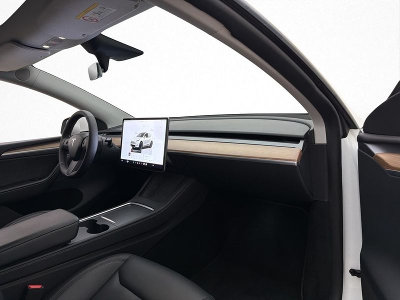 Tesla Model Y bild 16