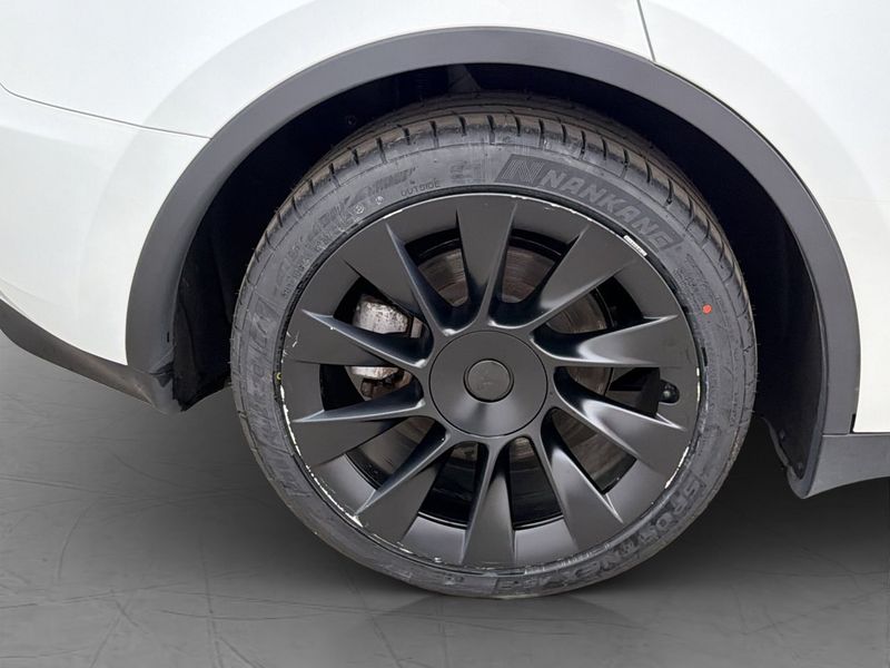 Tesla Model Y bild 13