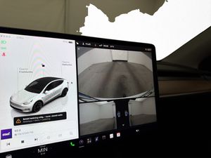 Tesla Model Y bild 32