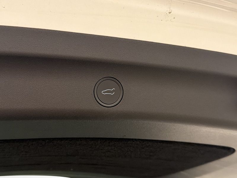 Tesla Model Y bild 36