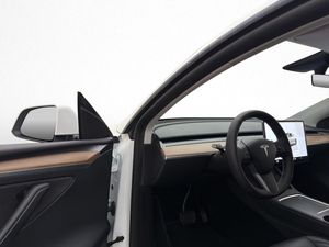 Tesla Model Y bild 21