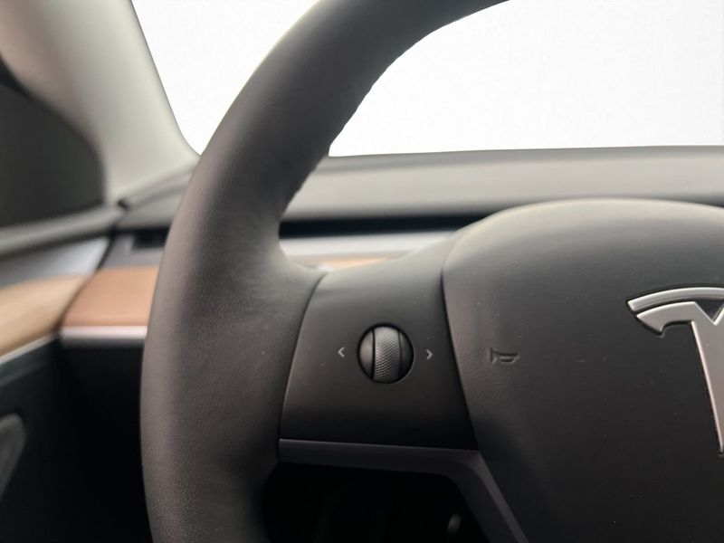 Tesla Model Y bild 26