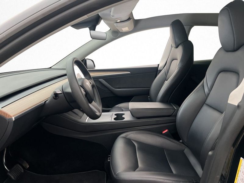 Tesla Model Y bild 24