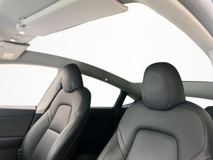 Tesla Model Y bild 25