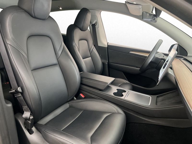 Tesla Model Y bild 15