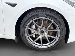 Tesla Model 3 bild 37