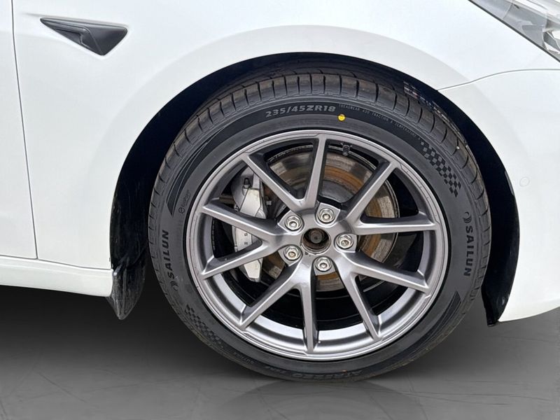 Tesla Model 3 bild 37