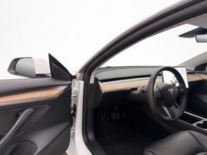 Tesla Model 3 bild 12
