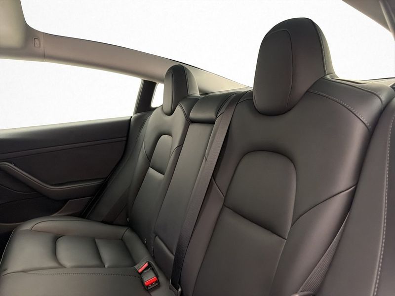 Tesla Model 3 bild 30