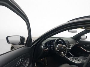 BMW 330 bild 11
