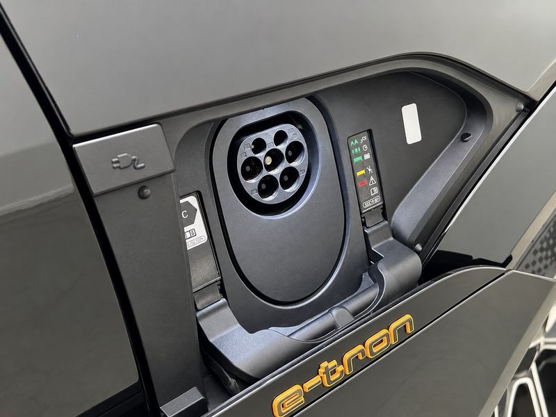 Audi e-tron S bild 35