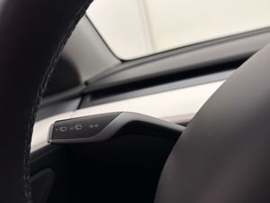 Tesla Model Y bild 16