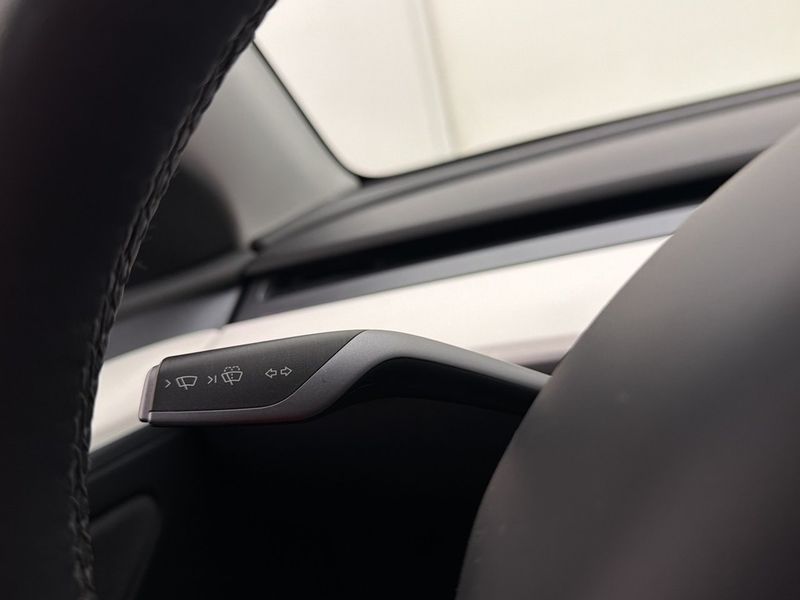 Tesla Model Y bild 16