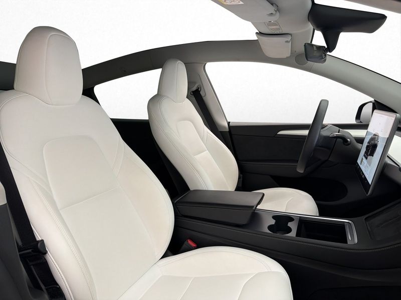 Tesla Model Y bild 28