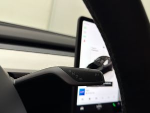 Tesla Model Y bild 17