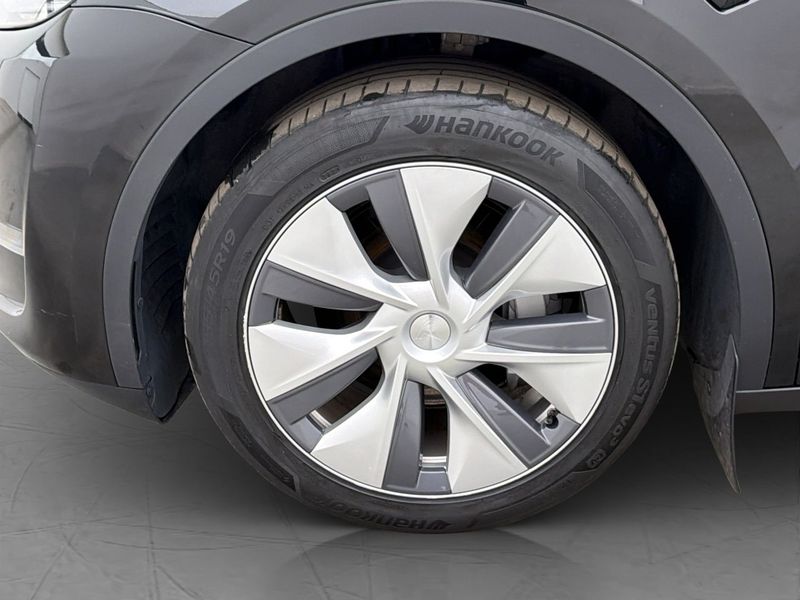 Tesla Model Y bild 33