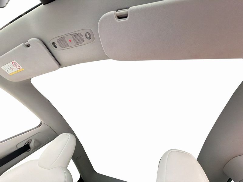 Tesla Model Y bild 13