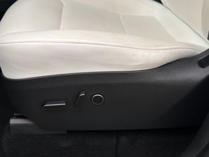 Tesla Model Y bild 14