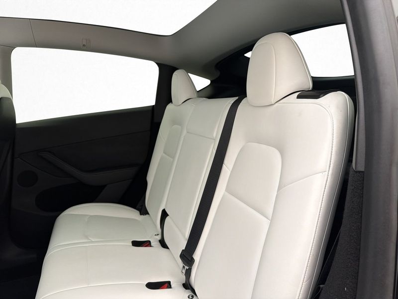 Tesla Model Y bild 30