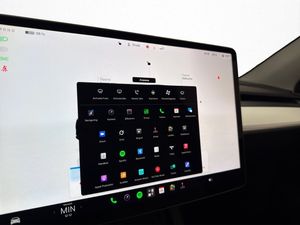 Tesla Model Y bild 23