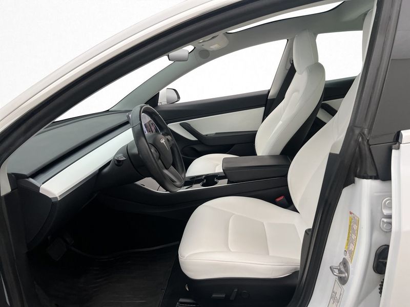 Tesla Model 3 bild 11