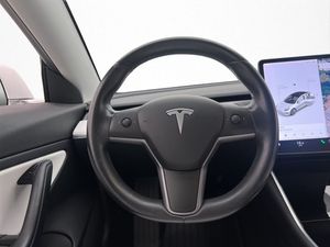 Tesla Model 3 bild 13