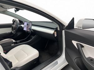Tesla Model 3 bild 27