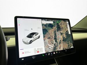 Tesla Model 3 bild 17