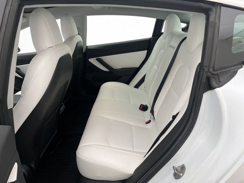 Tesla Model 3 bild 28