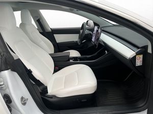 Tesla Model 3 bild 26