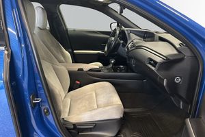 Lexus UX bild 8