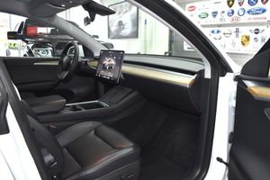 Tesla Model Y bild 6