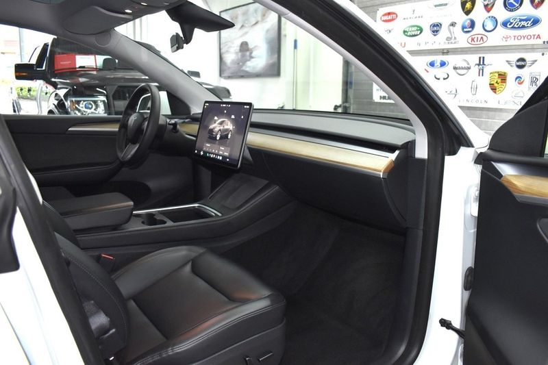 Tesla Model Y bild 6