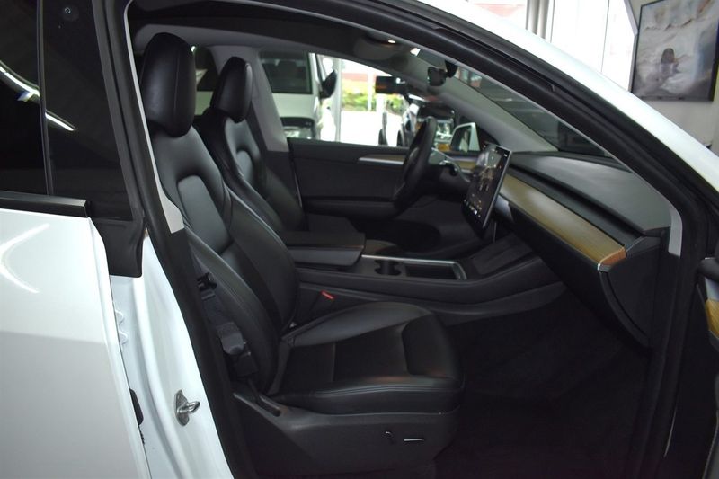 Tesla Model Y bild 7