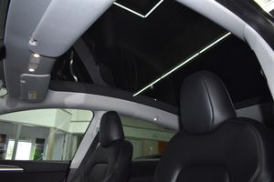 Tesla Model Y bild 10