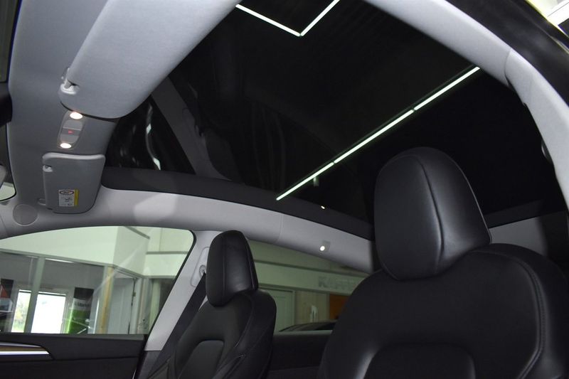 Tesla Model Y bild 10