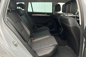 Volkswagen Passat bild 8