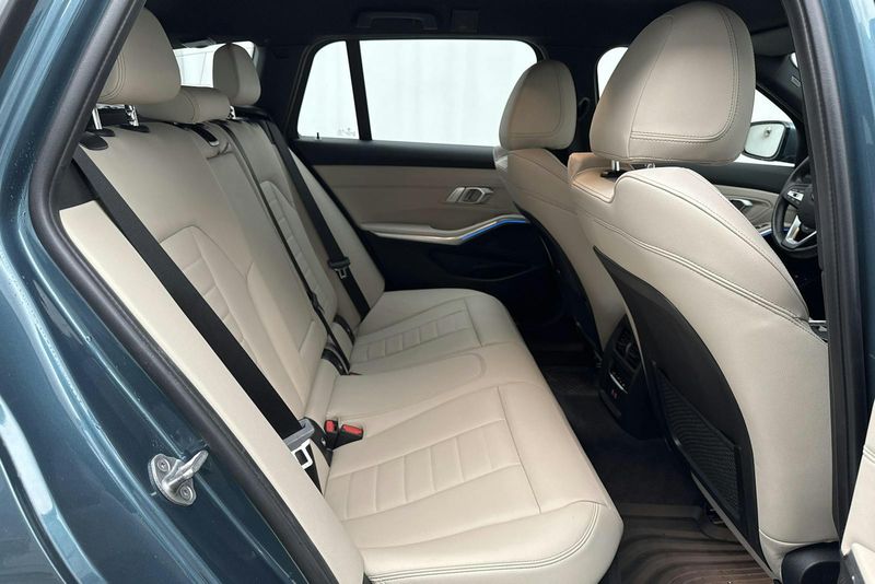 BMW 330 bild 8