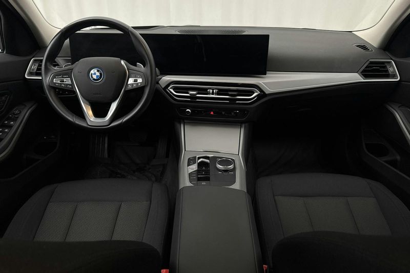 BMW 330 bild 6