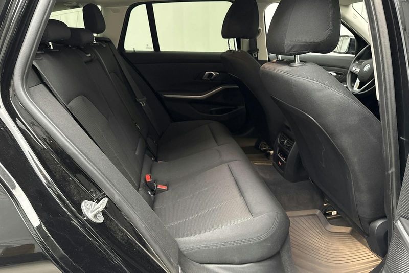 BMW 330 bild 8
